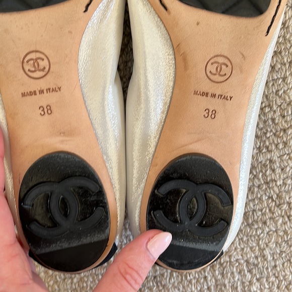 - Chanel Metallic Lambskin flats - Picture 6 of 8